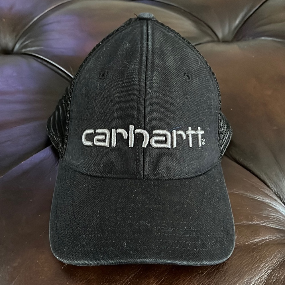 Carhartt black trucker hat